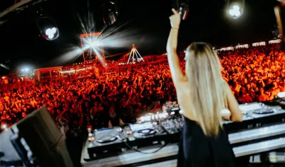 Exit to Montenegro zakrpio julsku rupu: Vi&scaron;e od 50.000 prodefilovalo Velikom plažom, vidimo se u Bečićima!