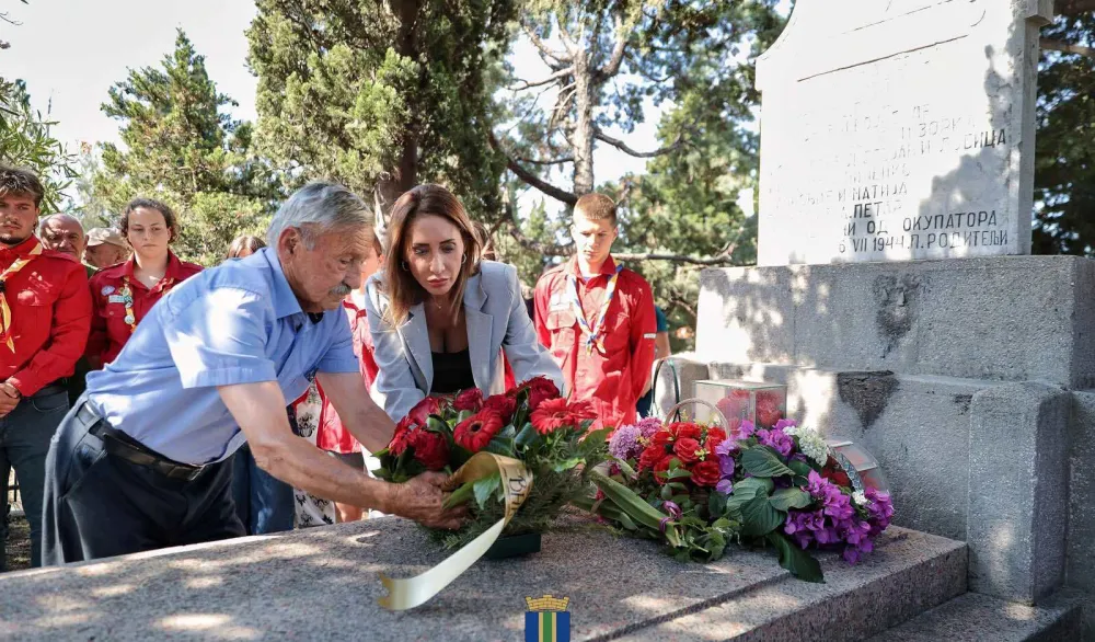 Op&scaron;tina Bar: Položeni vijenci na spomenik na Belvederu
