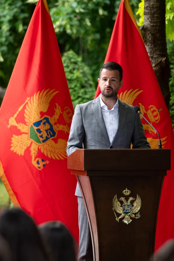 Milatović nagradio najbolje srednjo&scaron;kolce: Budućnost Crne Gore je u va&scaron;em znanju