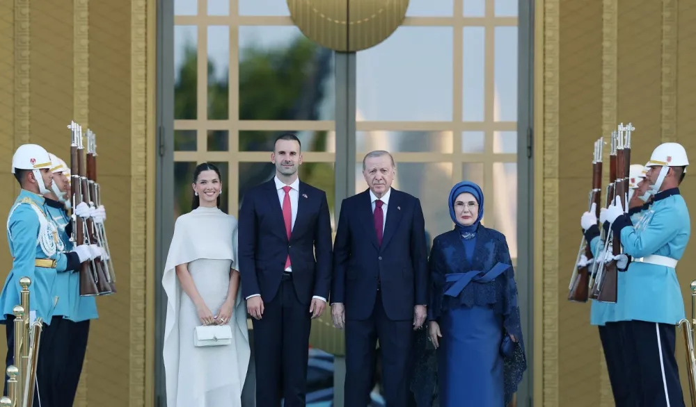 (FOTO) Počinje NATO Samit - premijer sa suprugom prisustvovao prijemu kod Erdogana