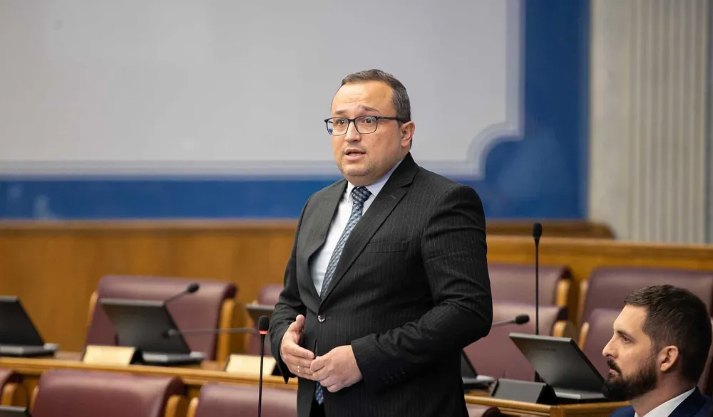 Ćeman: Inicirao sam zakazivanje tematske sjednice o neustavnoj dodjeli stanova javnim funkcionerima i službenicima