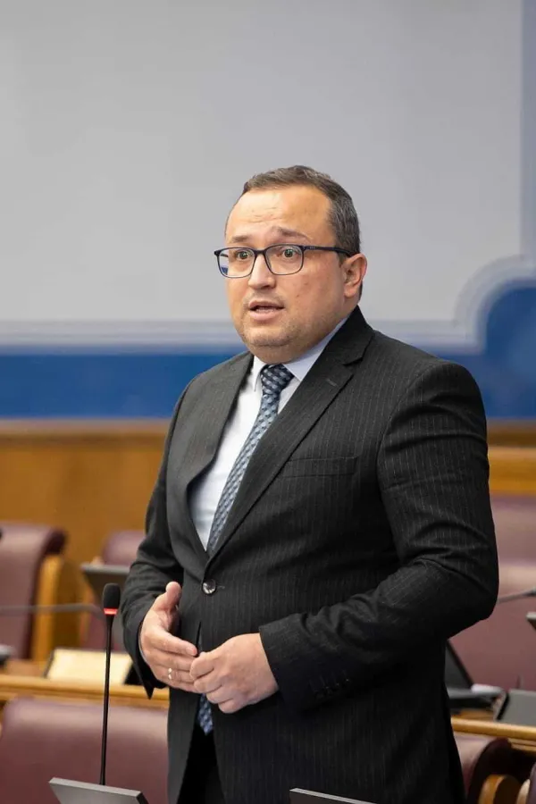 Ćeman: Inicirao sam zakazivanje tematske sjednice o neustavnoj dodjeli stanova javnim funkcionerima i službenicima