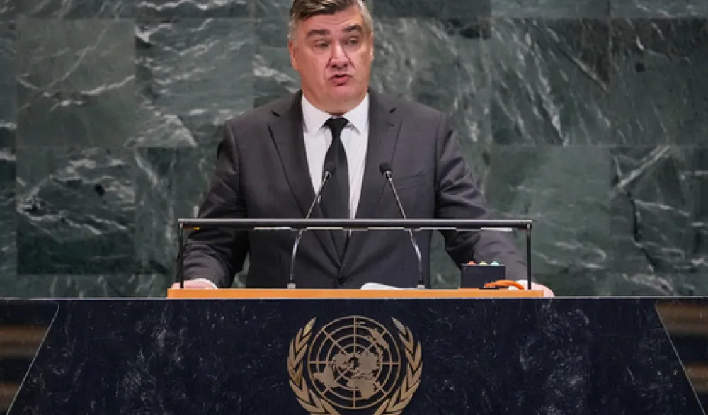 Milanović: Nadam se da Srbija neće nabaviti nosač aviona na točkovima, jer nemaju more