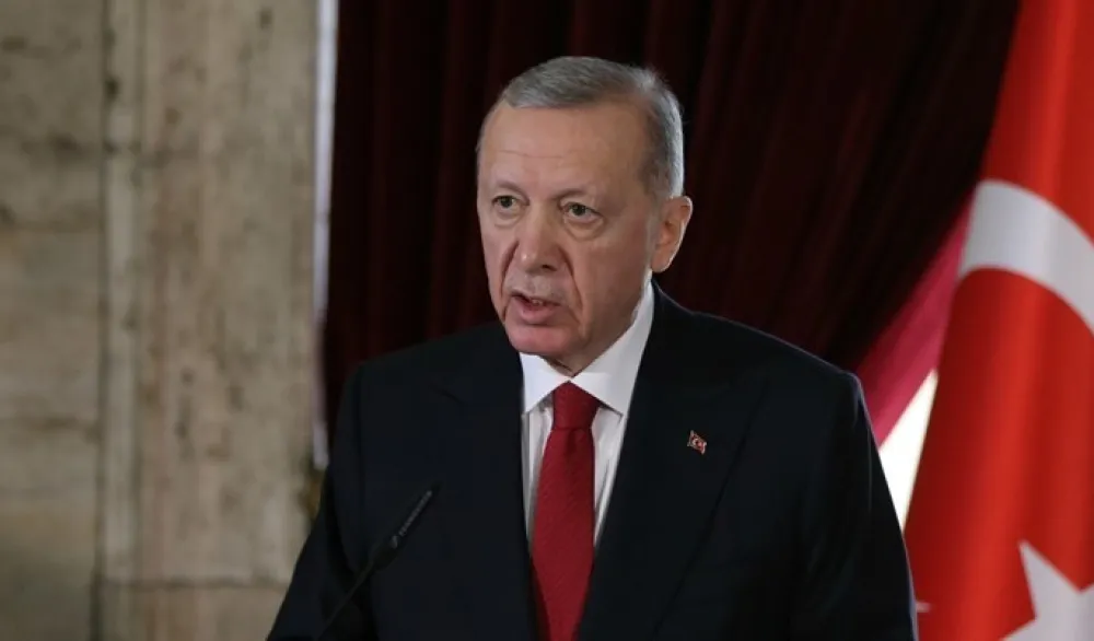 Erdogan liderima na samitu NATO-a poklonio pi&scaron;tolje sa ugraviranim imenima