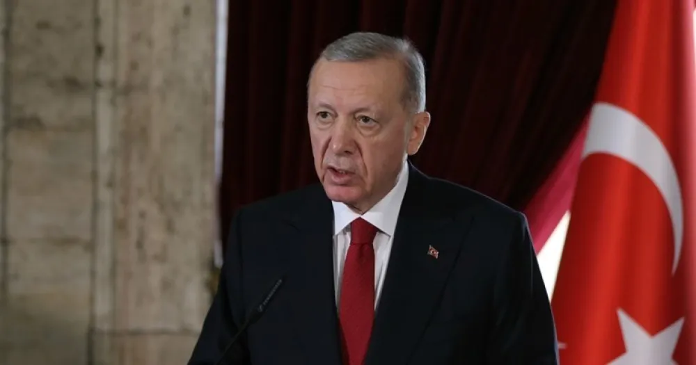 Erdogan liderima na samitu NATO-a poklonio pi&scaron;tolje sa ugraviranim imenima