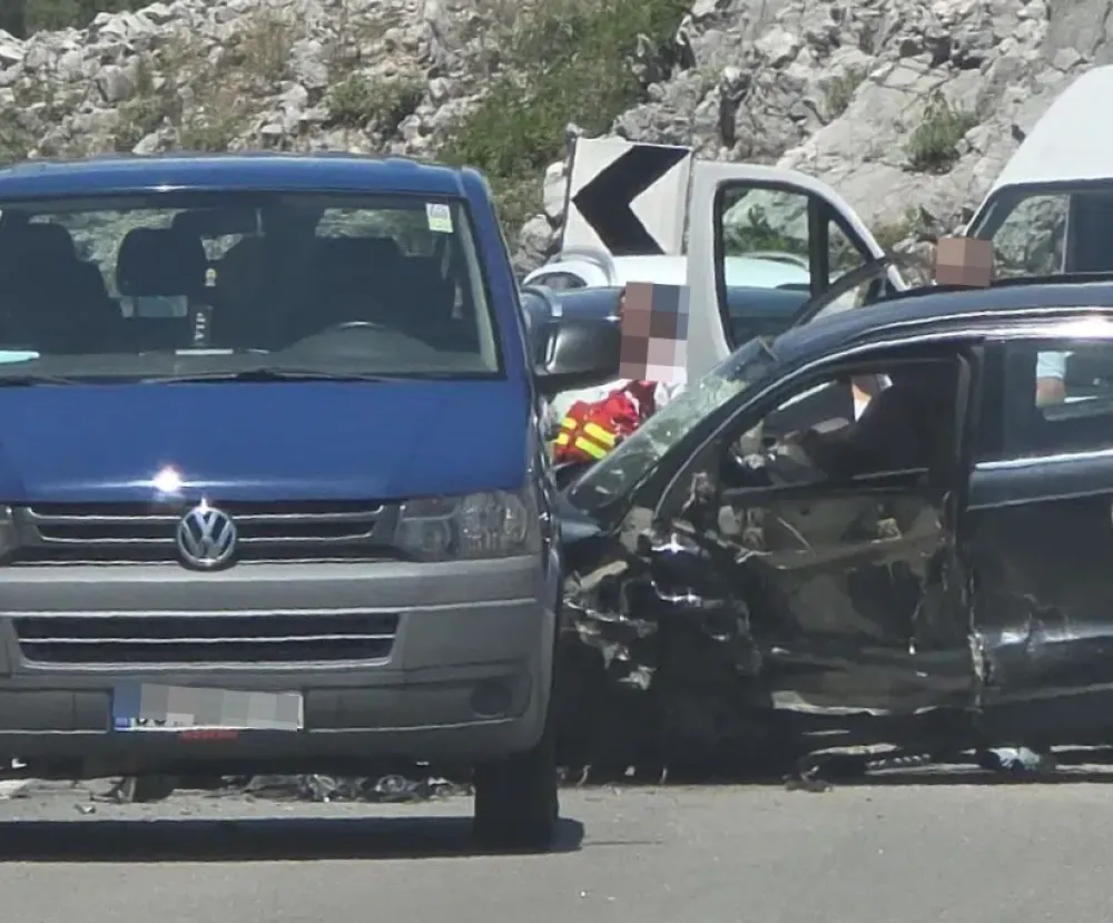 Sudar četiri vozila u Dreno&scaron;tici, saobraćaj otežan