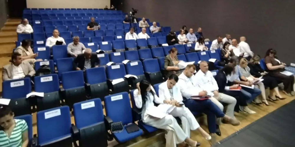 Odbornici DPS-a traže: Zbog Botuna Asanović da vrati mandat
