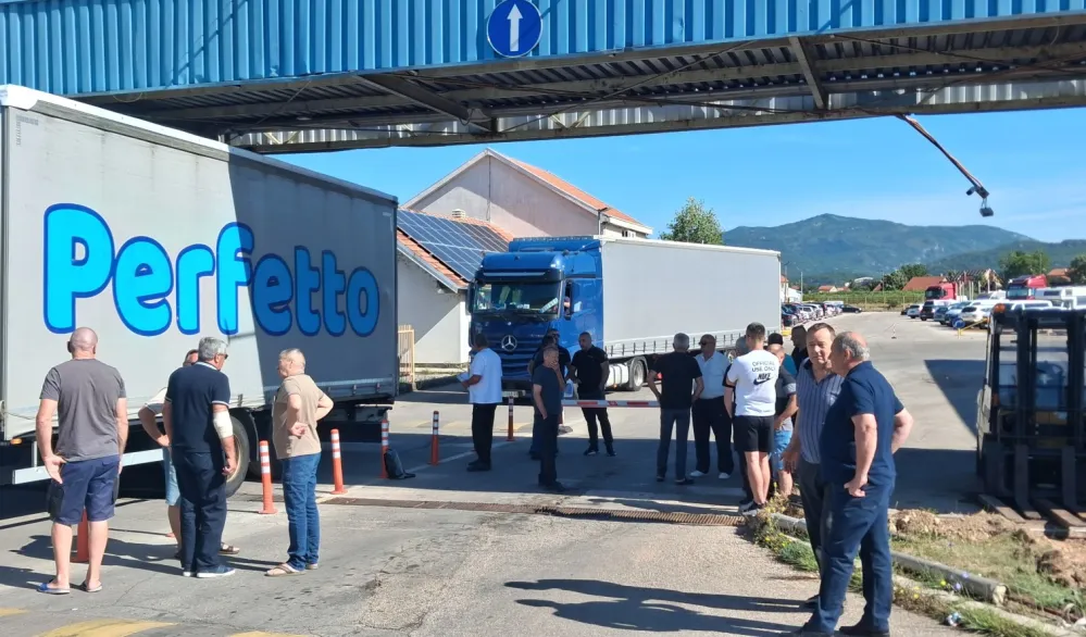 Nekada&scaron;nji radnici nik&scaron;ićkog "Autoprevoznog"  dvije decenije bez povezanog staža