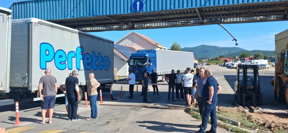 Nekada&scaron;nji radnici nik&scaron;ićkog "Autoprevoznog"  dvije decenije bez povezanog staža