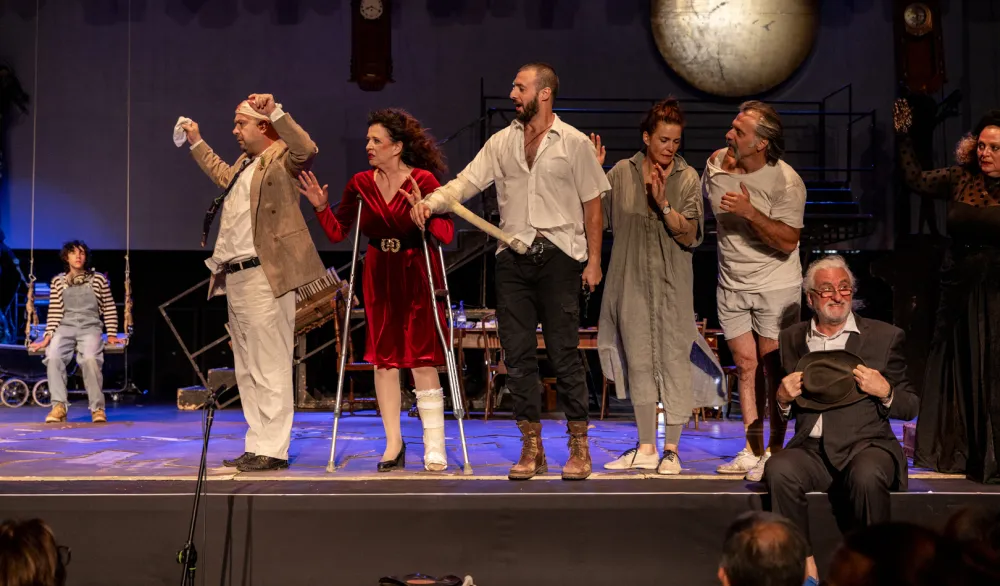 39. festival Barski ljetopis URNEBESNA TRAGEDIJA tekst Du&scaron;an Kovačević režija i adaptacija Jago&scaron; Marković koprodukcija Narodno pozori&scaron;tE u Beogradu Narodno pozori&scaron;tE Republike Srpske BanjA LukA