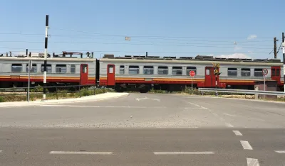 Bar: Voz udario u automobil na pružnom prelazu, vozač povrijeđen