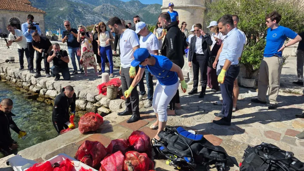Sa akcije či&scaron;ćenja Bokokotorskog zaliva