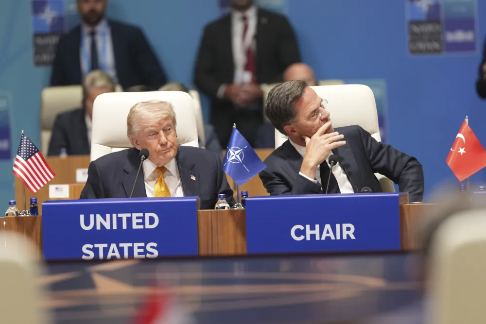 DOnald Tramp i Mark Rute na NATO samitu u Ankari