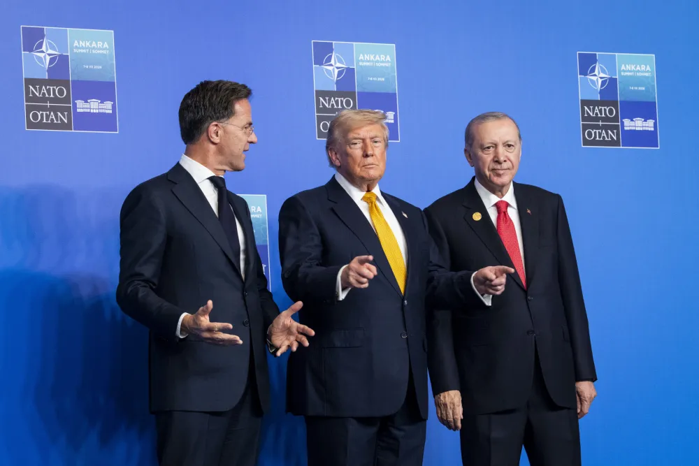 Mark Rute, Donald Tramp i Redžep Tajip Erdogan samitu NATO saveza u Turskoj
