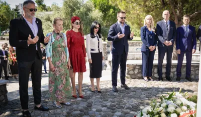 DPS odao po&scaron;tu žrtvama genocida u Srebrenici, položen vijenac u Podgorici