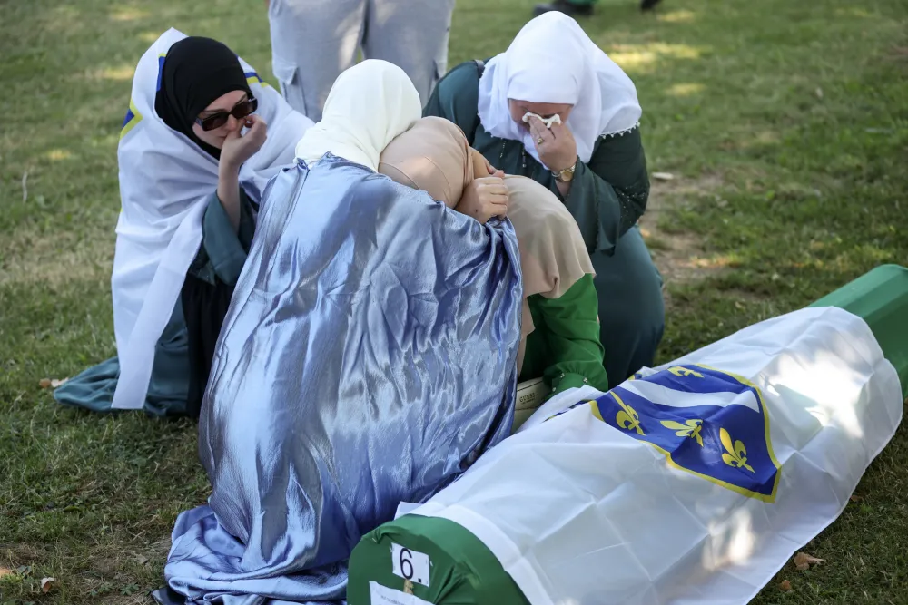 Vučić: Ovo je dan za pijetet prema bo&scaron;njačkim žrtvama u Srebrenici, duboko se klanjamo