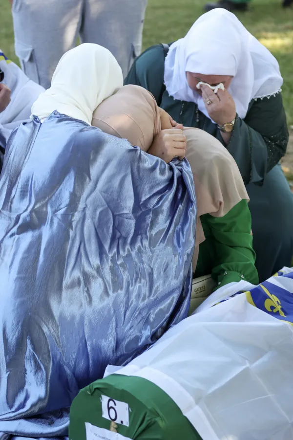 Vučić: Ovo je dan za pijetet prema bo&scaron;njačkim žrtvama u Srebrenici, duboko se klanjamo