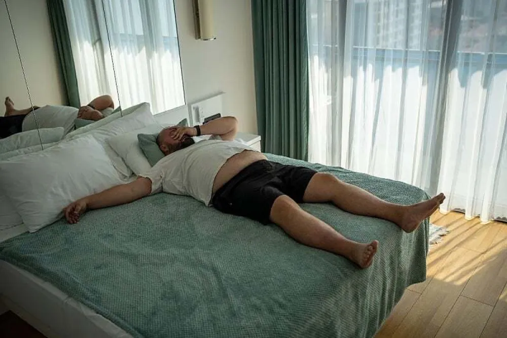 Manjak sna od oko 80 minuta noću povezan s postepenim povećanjem tjelesne težine