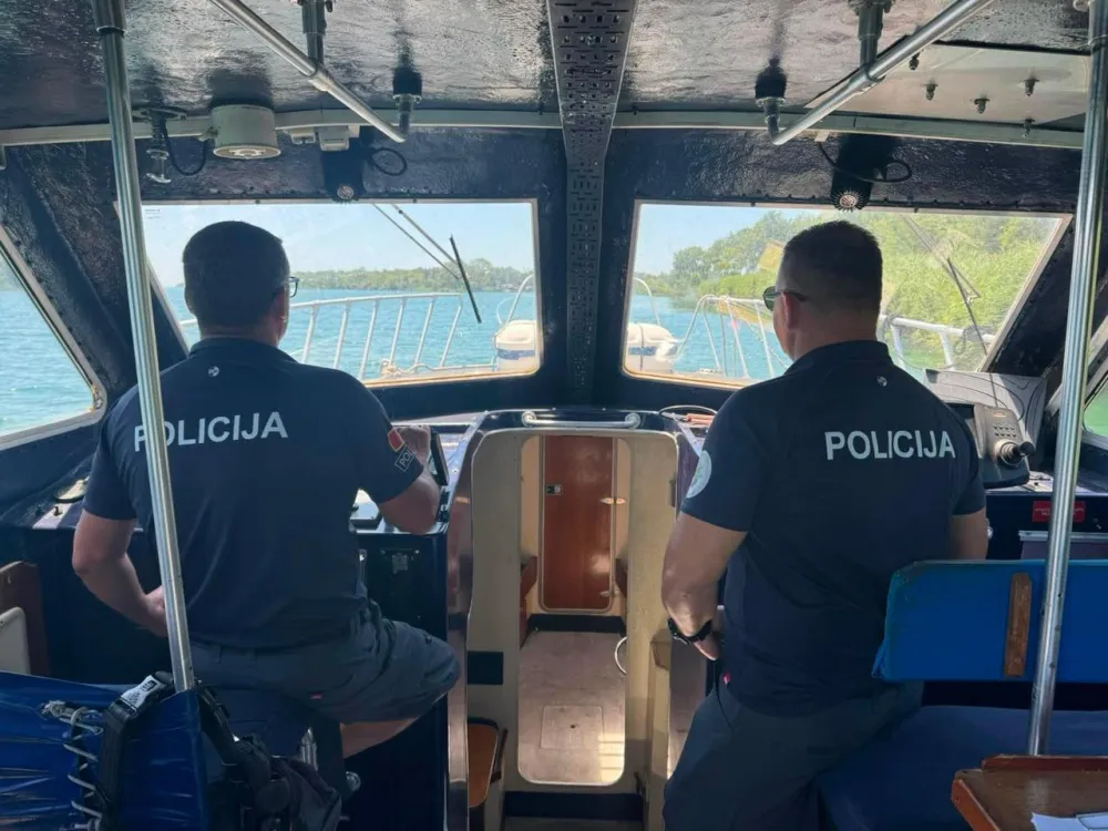 Kontrole na moru: Četiri lica zatečena u prekr&scaron;aju na Velikoj plaži i Bojani, nepravilnosti utvrđene i u Budvi
