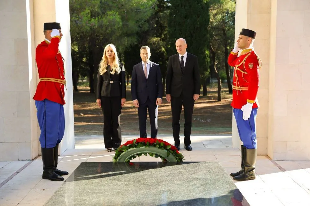 Položen vijenac na spomenik Partizanu borcu na Gorici