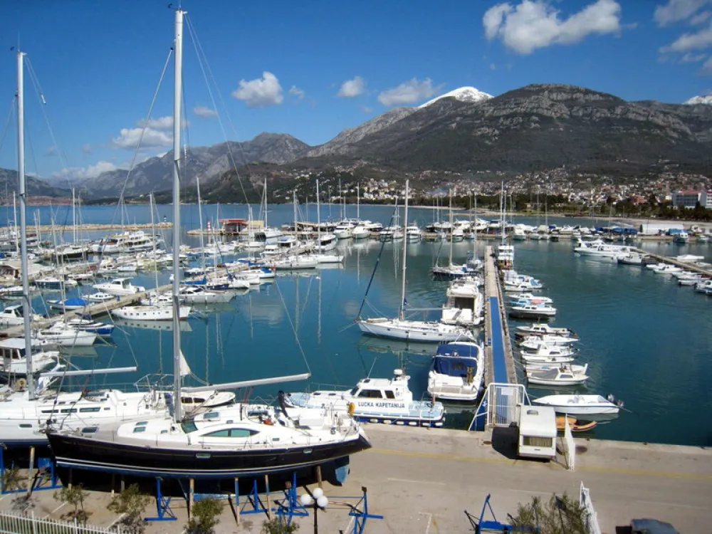 marina bar