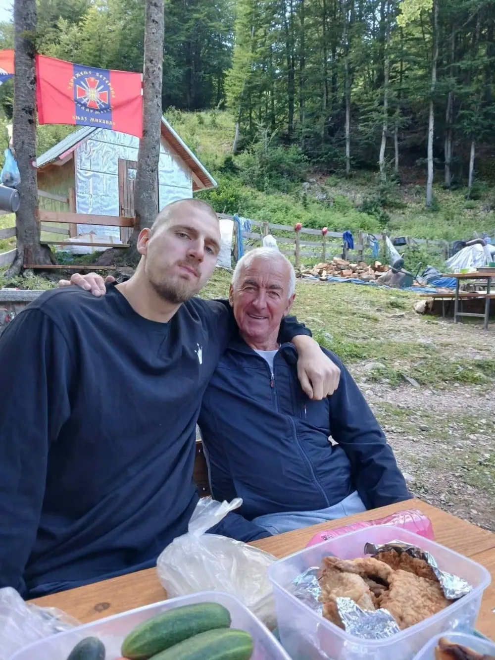 Najbolji ko&scaron;arka&scaron; svijeta odmara u Pivi: Jokić na Trnovačkom jezeru puni baterije za novu sezonu