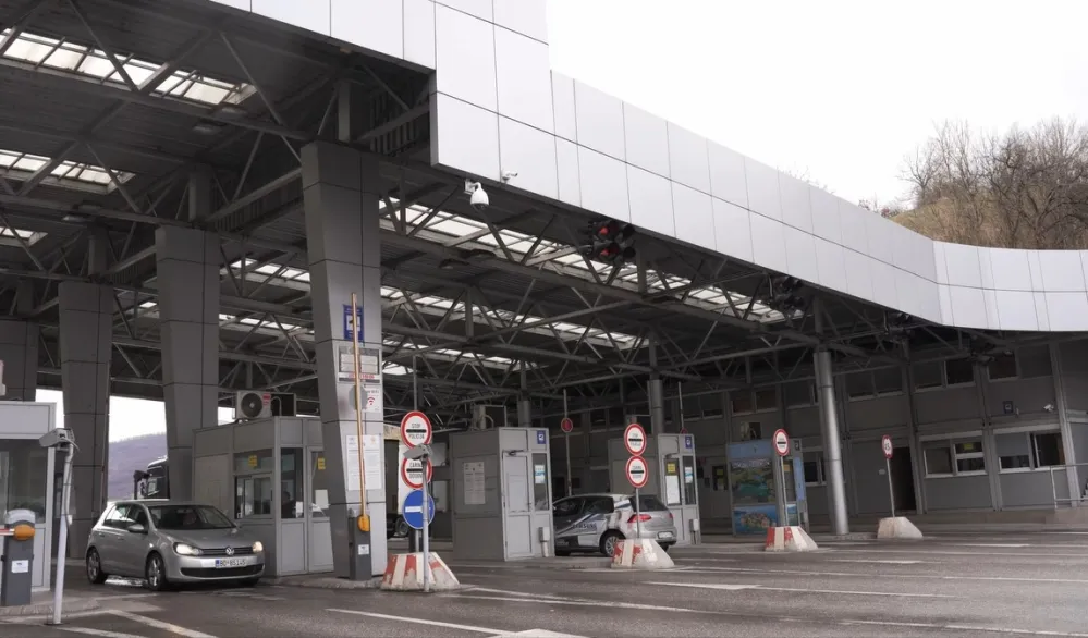 Za pet dana preko crnogorskih granica pro&scaron;lo vi&scaron;e od 580.000 putnika, najveće gužve na Sukobinu, Dobrakovu i Dračenovcu