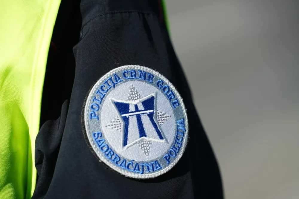 Tivat: Motociklista oborio pje&scaron;aka u Dumidranu, saobraćaj se odvija naizmjenično