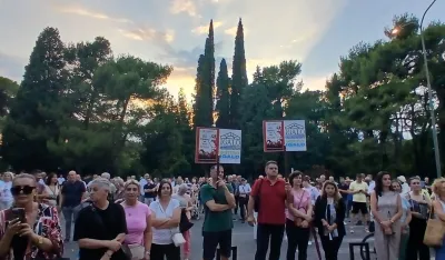 Unija slobodnih sindikata Crne Gore&nbsp;&nbsp;performansom u "5 do 12" traže veće plate