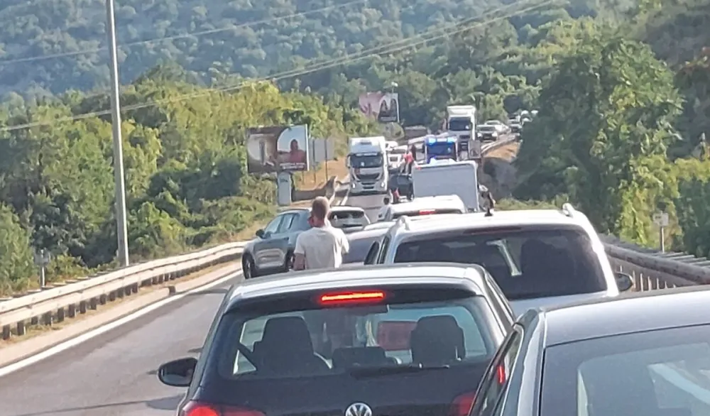 Saobraćajna nezgoda u blizini Sozine, dvije osobe povrijeđene