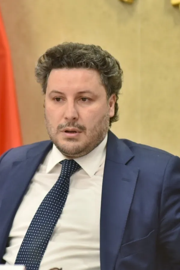 Abazović: Umjesto da pomogne građanima, vlast samo razmi&scaron;lja kako da poveća broj fotelja