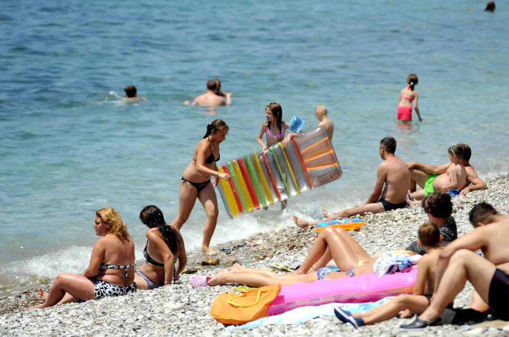 Za boravak u kupaćem kostimu van plaže kazne i do 1.000 eura