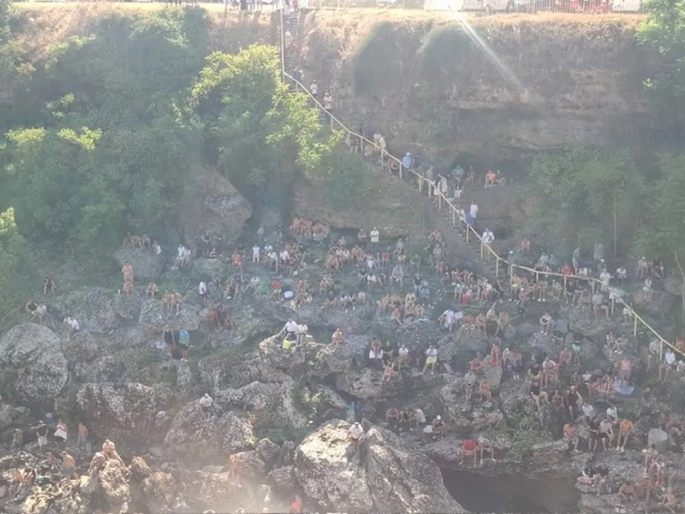 Skokovi u Moraču sa Vezirovog mosta