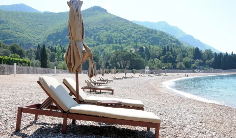 Plažni mobilijar besplatan nakon 17 sati za građane Crne Gore