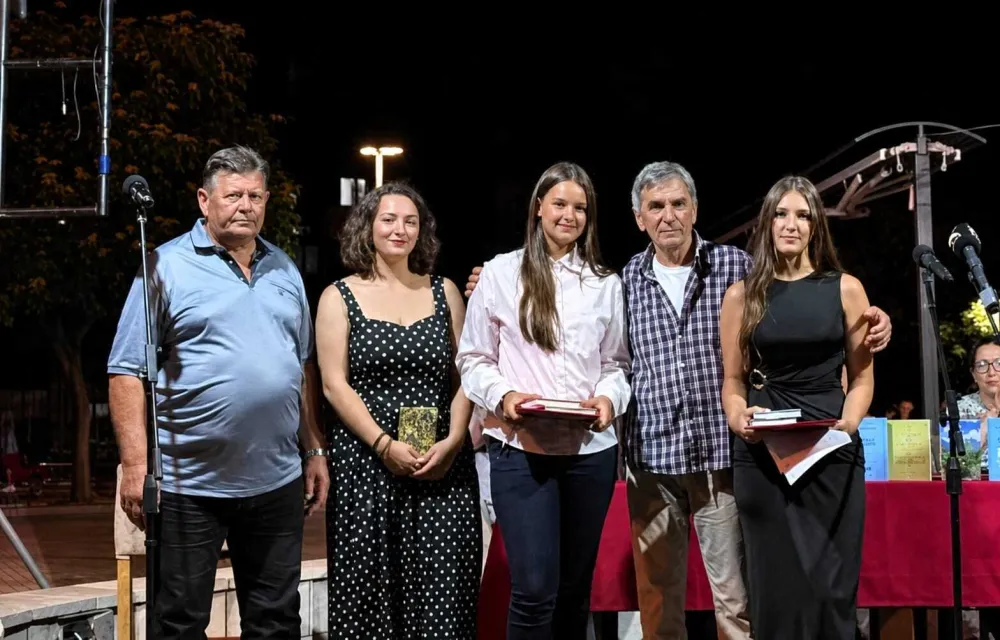 Nagrađeni pjesnici sa predstavnicima Centra za kulturu Plužine