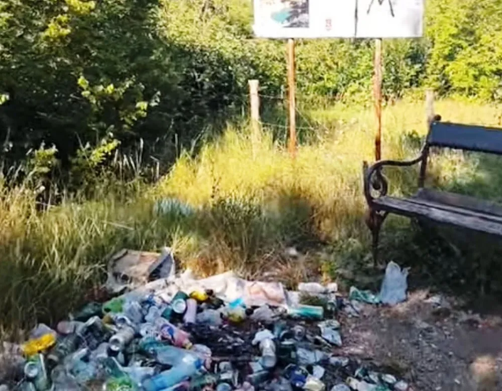 Смеће остављено у заштићеном подручју