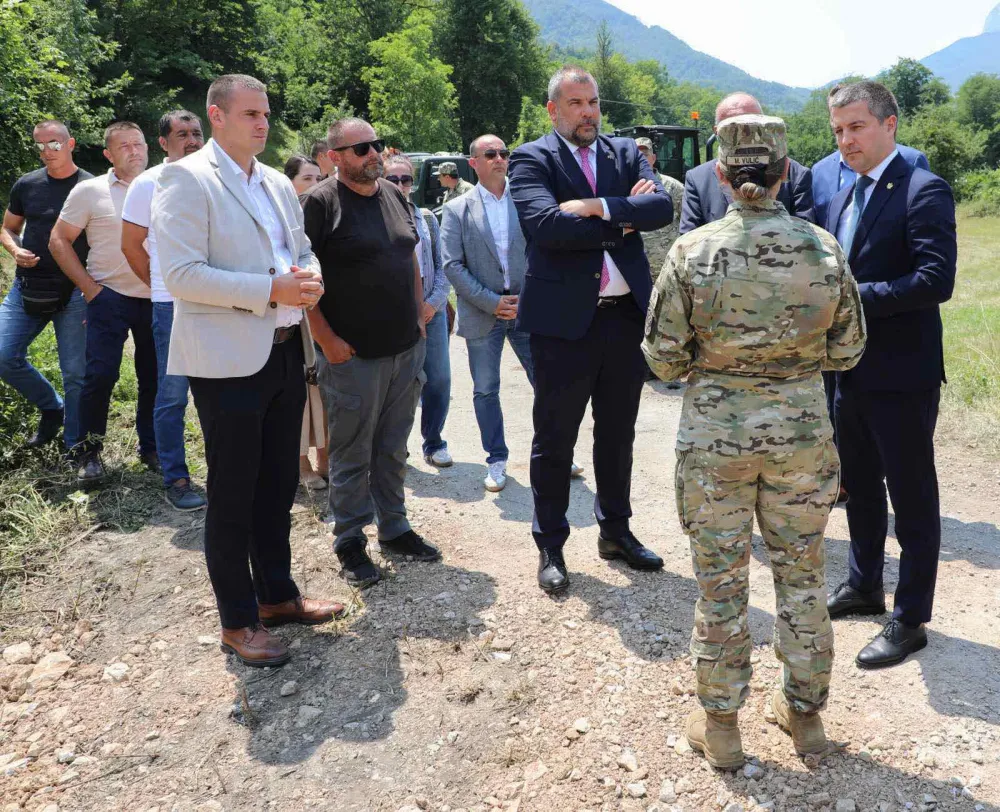 Put poslije decenija stigao do domaćinstava u Konjusima: Vojska Crne Gore probija put do kuća mje&scaron;tana