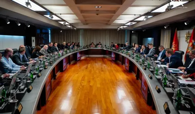 Odložena rekonstrukcija Vlade