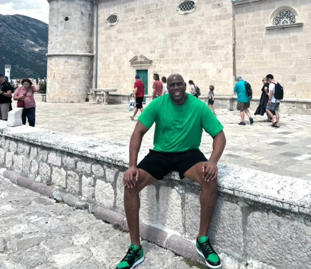 Legendarna NBA zvijezda s porodicom odmara u Hrvatskoj: Sin Medžik Džonsona u &scaron;ortsu i &scaron;tiklama krade svu pažnju