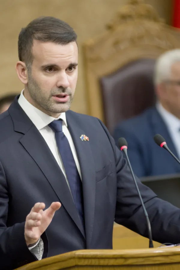 Premijerski sat i poslanička pitanja u subotu