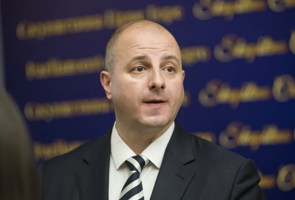 Milović: Građani stežu kai&scaron; dok vlast dijeli fotelje