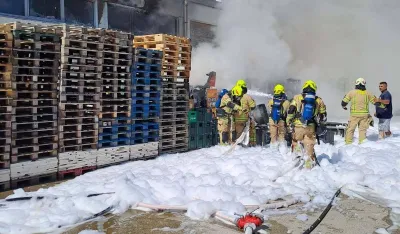 Kotor: Gorjele palete, gajbe, aparati, spriječeno &scaron;irenje vatre na skladi&scaron;te