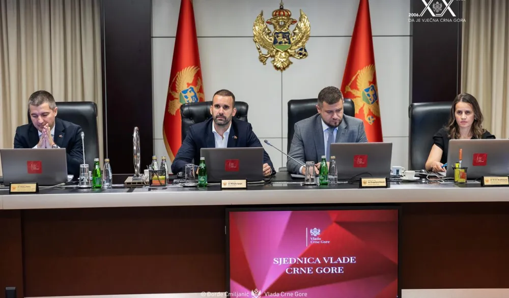 Rekonstrukcija vlade jo&scaron; uvijek na čekanju: Pritisak Brisela na Spajića ili politička partija &scaron;aha?