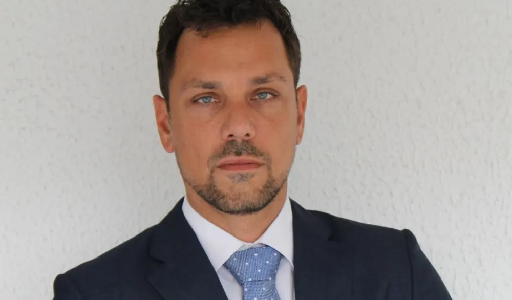 Kadić: Tužiću ih, ali se na funkciju ne vraćam
