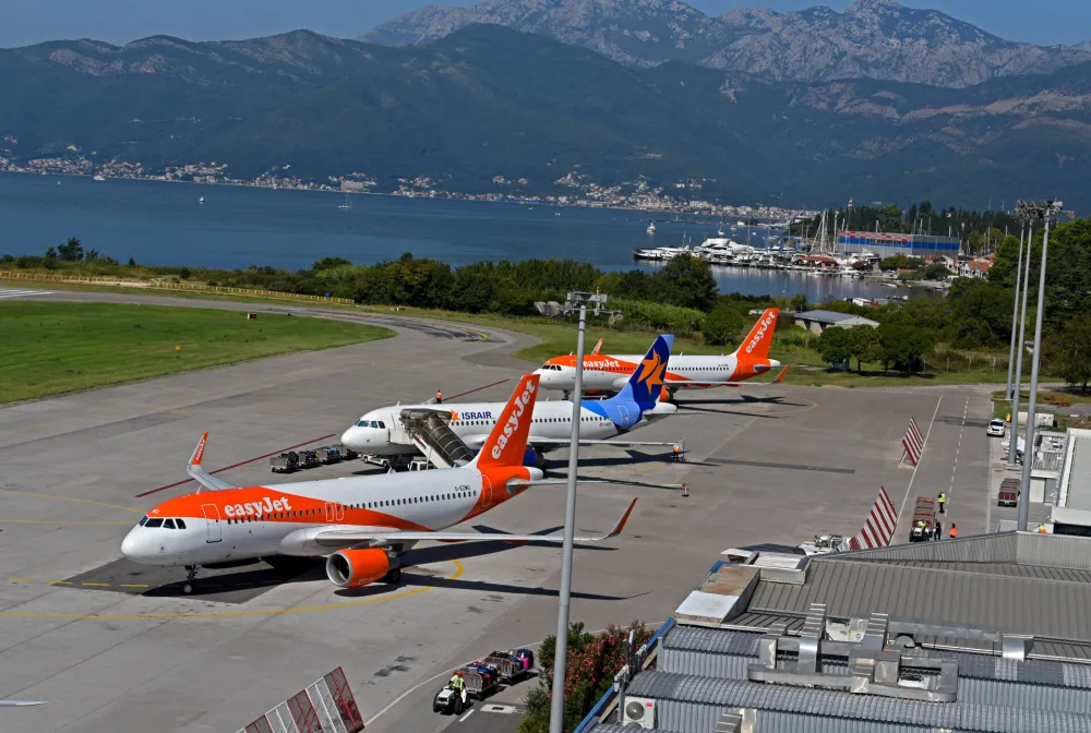 Ministarstvo saobraćaja sa debelim zaka&scaron;njenjem raspisalo tender za uspostavljanje letova: Za pet avio-linija daju 5,8 miliona eura