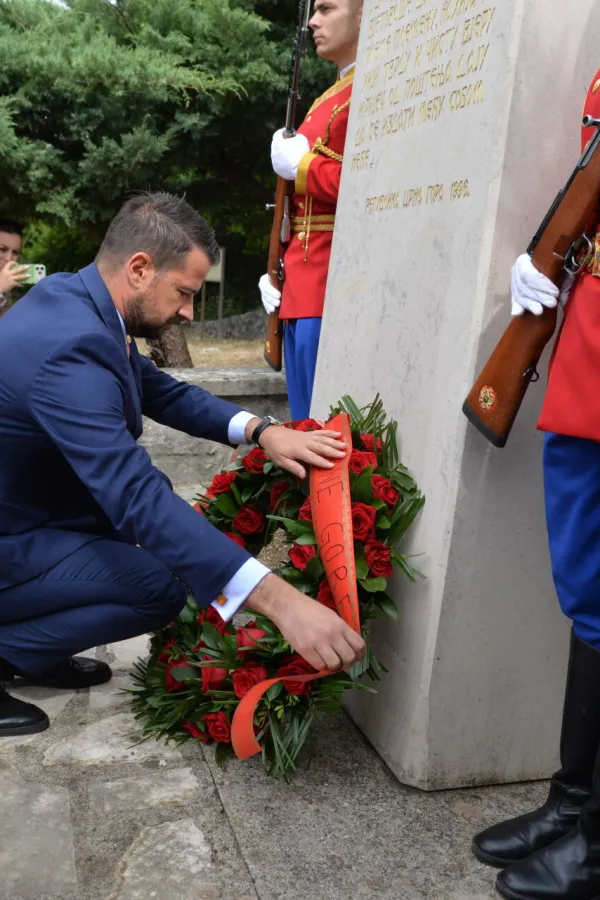 Milatović odao po&scaron;tu junacima Martinićke bitke: Sjećanje na borbu za slobodu obavezuje nas da čuvamo državu