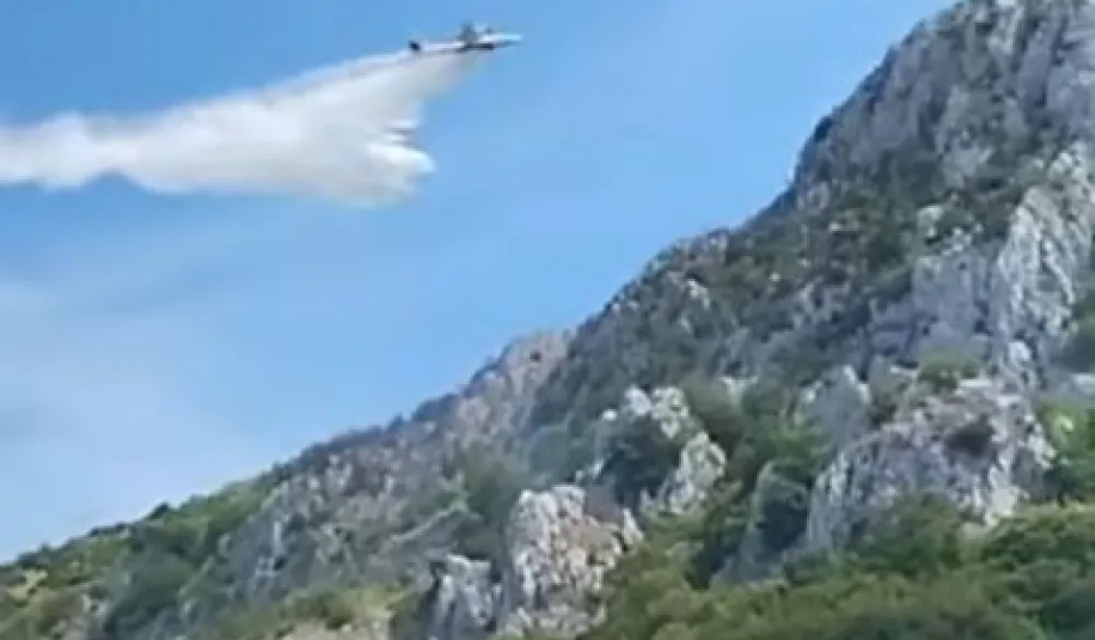 (VIDEO) Stigla pomoć iz vazduha &ndash; požar na Lisinju jo&scaron; uvijek aktivan