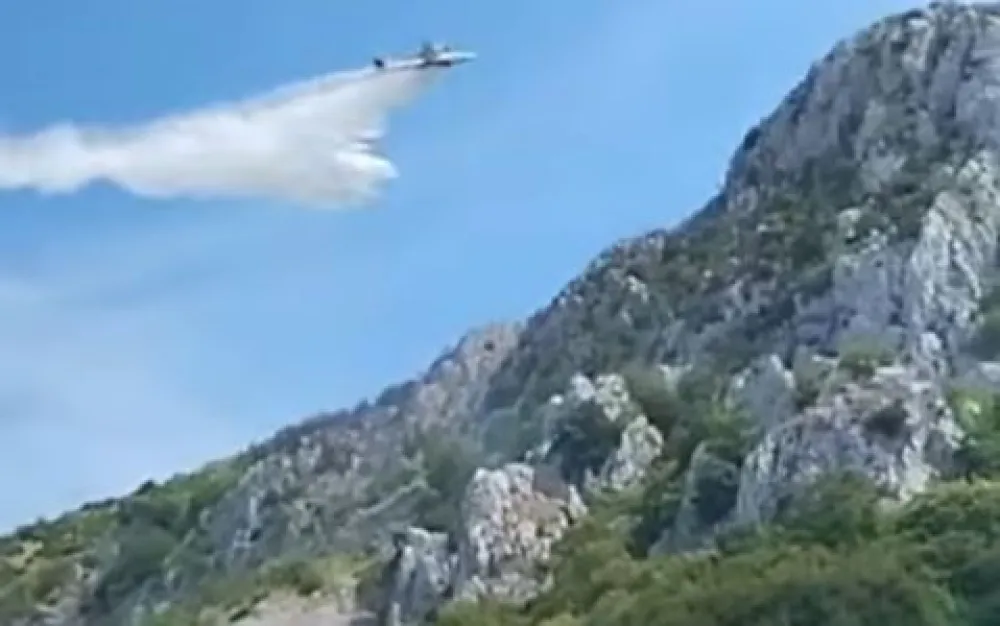 (VIDEO) Stigla pomoć iz vazduha &ndash; požar na Lisinju jo&scaron; uvijek aktivan