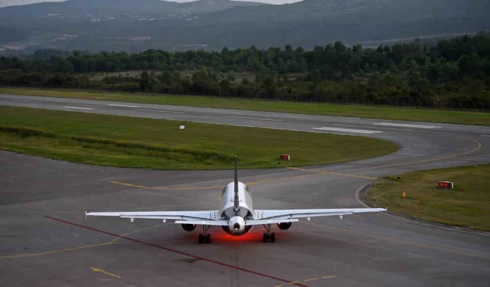 Avioni u Tivtu zbog ptica nisu mogli četiri sata da polete