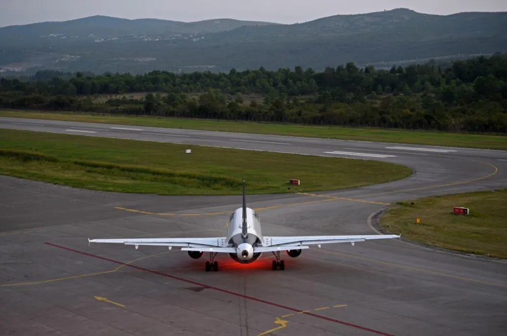 Avioni u Tivtu zbog ptica nisu mogli četiri sata da polete